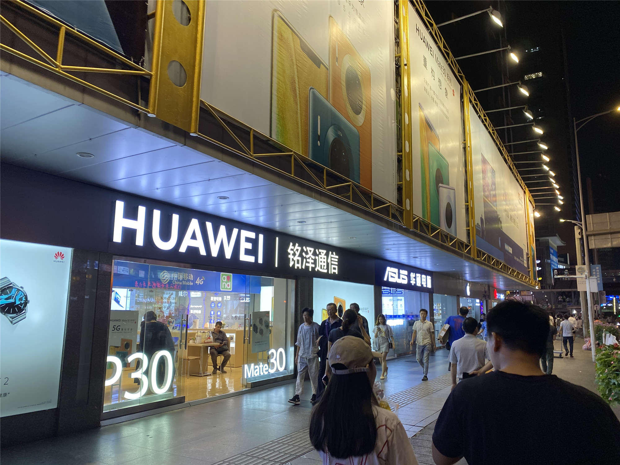 數碼電子城關門背后 電子產品實體店的生存困境與轉型之路